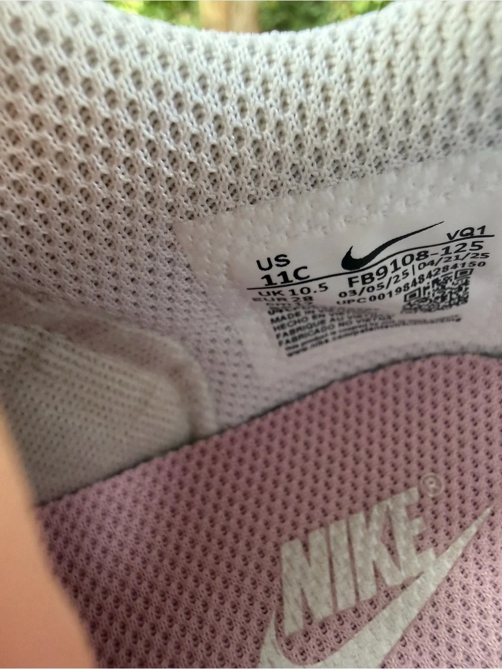 Nike Kids Low-Top Sneakers in Pink and White